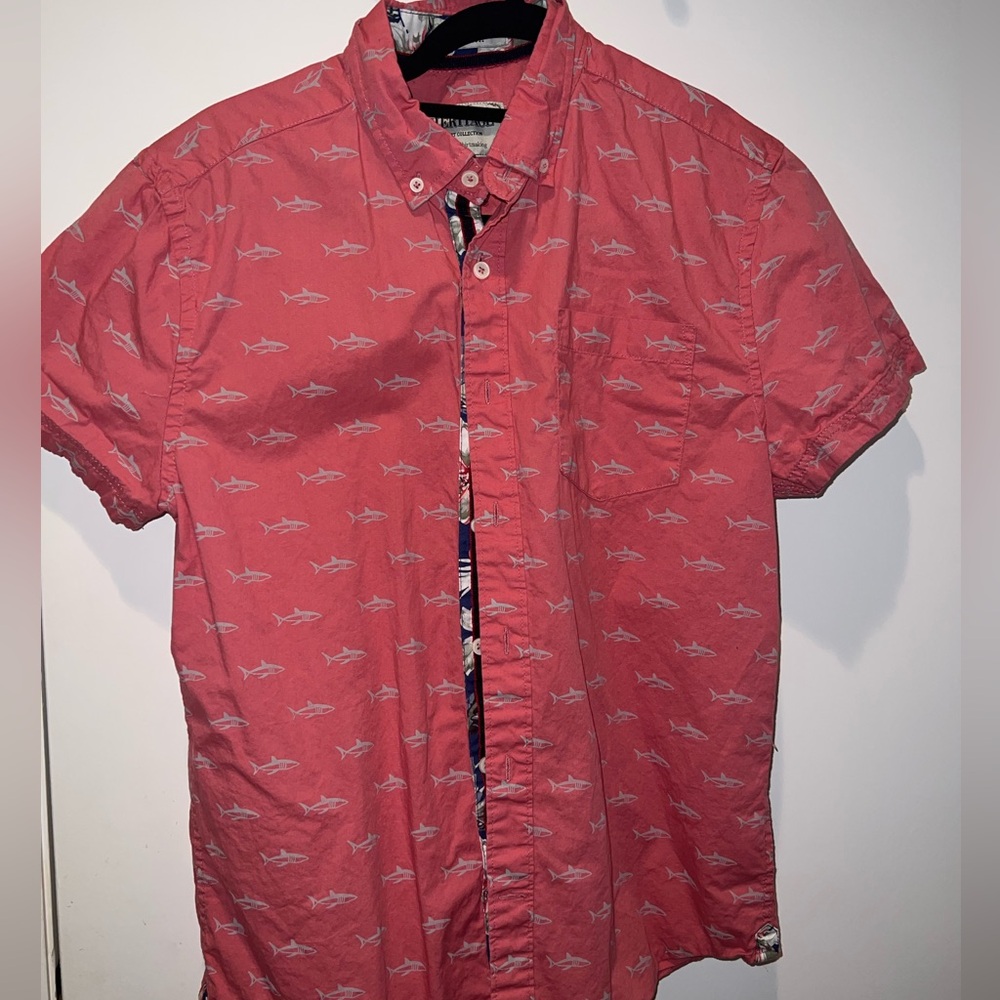 Heritage light red/salmon short sleeve button down with extra collar details.